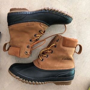 Men’s Sorel boots.